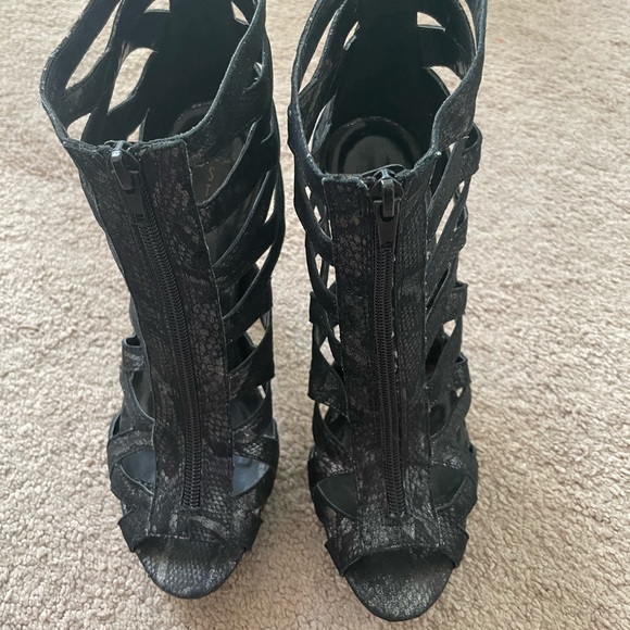 Black studded Steve by Steve Madden sandals - Picture 2 of 7